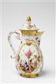 A Meissen porcelain coffee pot with chinoiserie decor - image-2