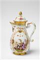A Meissen porcelain coffee pot with chinoiserie decor - image-1