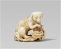 An ivory netsuke of a long-haired dog. Early 19th century - image-1