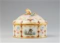 A Berlin KPM porcelain box with a floral finial - image-1