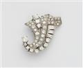 An 18k white gold and diamond Art Deco clip brooch - image-2