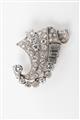 An 18k white gold and diamond Art Deco clip brooch - image-1