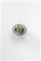An 18k white gold and chrysoberyll cat's eye ring - image-2