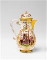 A Meissen porcelain coffee pot with large Chinoiserie scenes - image-2