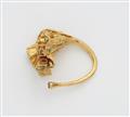 A 21k gold emerald ring - image-2