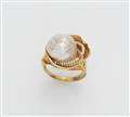 An 18k gold pearl ring - image-1