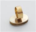 An 18k bi-colour gold ring - image-2