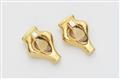 A pair of 21k gold clip earrings - image-2