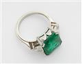A platinum and Colombian emerald ring - image-2