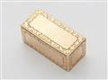 An 18k rose gold Louis XV snuff box - image-1