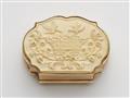 A 14k gold snuff box with ivory reliefs - image-2