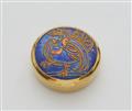 An 18 and 21k gold enamelled "Greif" pillbox - image-1