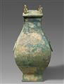 Deckelvase vom Typ fanghu. Bronze. Han-Zeit (206 v.Chr.-220 n.Chr.) - image-2