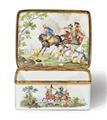 A porcelain snuff box with battle scenes - image-1