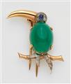 An 18k gold and chrysoprase toucan clip brooch - image-1