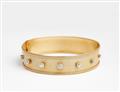 An 18k gold and diamond dog collar - image-1