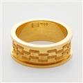 An 18k gold ring with granulation - image-3