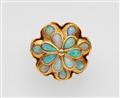 An 18k gold cluster ring with Australian opals - image-1