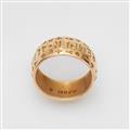 An 18k gold gentleman's friendship ring - image-3