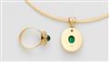 An 18k gold and emerald pendant and ring - image-2