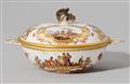 A Meissen porcelain porringer with Hoeroldt chinoiseries - image-2