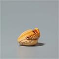 An ivory netsuke of a monkey in a peach. 18th century - image-3
