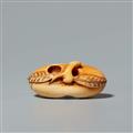 An ivory netsuke of a monkey in a peach. 18th century - image-5