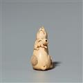 An ivory netsuke of a mother hare with her young. First half 19th century - image-2