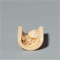 An ivory netsuke of a snail in bamboo section. Around 1800 - image-1