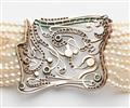 A Jugendstil pearl bracelet with a decorative barette - image-2