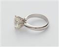 An 18k white gold 5.27 ct diamond solitaire ring - image-2