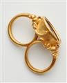 A 22k gold two-finger ring with a late Roman intaglio - image-4