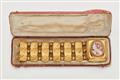 An 18k gold and sardonyx cameo bracelet - image-1