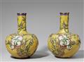 Paar Neun-Pfirsich-Vasen. Email champlevé. Um 1900 - image-1