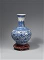 Große blau-weiße Vase. 20. Jh. - image-3