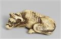 An ivory netsuke of a recumbent ox. Late 18th century - image-1