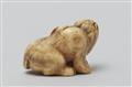 An ivory netsuke of a seated tiger, in the manner of Hakuryu. First half 19th century - image-3