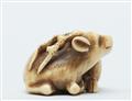 An ivory netsuke of a recumbent stag. Mid-19th century - image-3