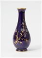 Kleine Vase mit Blütenzweig - image-1
