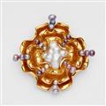 An 18k gold shell brooch with natural pearls - image-1