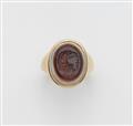 An 18k gold ring with a Roman intaglio - image-1
