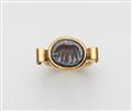 A 22k gold ring with a Sassanian intaglio - image-1
