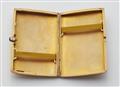 A 14k gold cigarette case with a sapphire cabochon - image-2