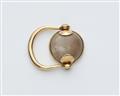 An 18k gold swivel ring with an ancient intaglio - image-2