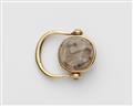 An 18k gold swivel ring with an ancient intaglio - image-1