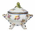 A Sèvres soft-paste porcelain “pot à oille” tureen from a service with bouquets - image-2