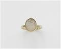 A 14k gold ring with a Roman intaglio - image-1