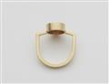 A 14k gold gentleman's ring with a Roman intaglio - image-2