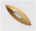 An 18k gold aquamarine brooch - image-1