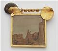 An 18k gold brooch with landscape agate - image-3